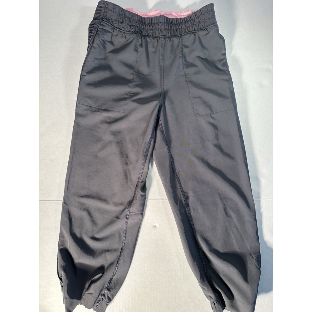 Ivivva by Lululemon Grey Capri Joggers 2 Front Pockets Elastic Waist Girls Sz 10